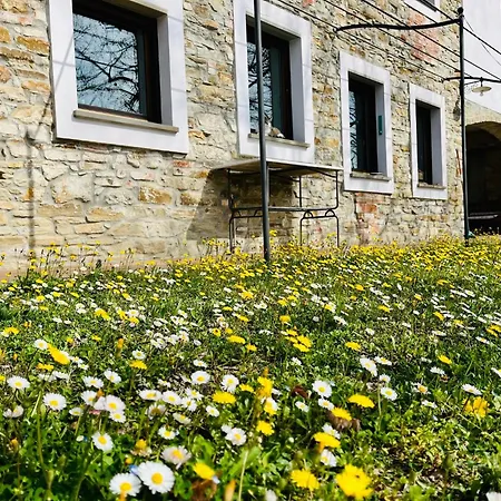Al Giardino Dei Mandorli Bed & Breakfast *